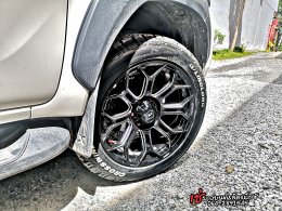 Toyota Revo Mohawk WP953 Gloss Black & Matt Black