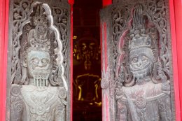 Telling the Story Through the Carved Wooden Door of the Yaksha Guardian at Wat Phaya Phu เล่าเรื่องผ่านประตูไม้แกะทวารบาลรูปกุมภัณฑ์ที่วัดพญาภู