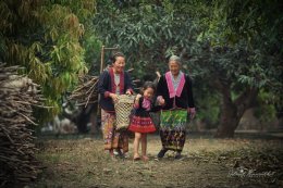 Hmong Studio When Hmong Photograph Hmong