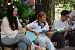 Kad Ho The Creative Market Where Rent is Paid in "Smiles"