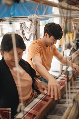 Ta Kong fabric of Chiang Rai Village : Threads of Faith Woven into Contemporary Fashion ผ้าตาโก้งบ้านเชียงราย: เส้นด้ายแห่งศรัทธาสู่แฟชั่นร่วมสมัย