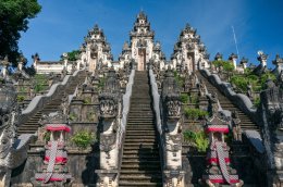 วัดเลมปูยางค์ (Lempuyang Temple) 