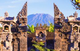 วัดเลมปูยางค์ (Lempuyang Temple) 