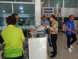 หอการค้าจังหวัดฉะเชิงเทรา มอบเสื้อผ้าเครื่องนุ่งห่ม โดยการบริจาคสนับสนุนจาก ดร.วัฒนา รัตนวงศ์ ให้กับ ศูนย์คุ้มครองคนไร้ที่พึ่งจังหวัดฉะเชิงเทรา เพื่อนำไปมอบ ช่วยเหลือบรรเทาความเดือดร้อน แก่ผู้ยากไร้ ในพื้นที่จังหวัดฉะเชิงเทรา เมื่อ วันที่ 15 พฤศจิกายน 256