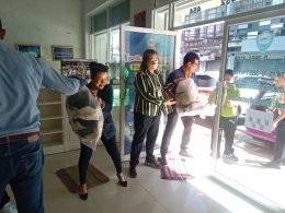 หอการค้าจังหวัดฉะเชิงเทรา มอบเสื้อผ้าเครื่องนุ่งห่ม โดยการบริจาคสนับสนุนจาก ดร.วัฒนา รัตนวงศ์ ให้กับ ศูนย์คุ้มครองคนไร้ที่พึ่งจังหวัดฉะเชิงเทรา เพื่อนำไปมอบ ช่วยเหลือบรรเทาความเดือดร้อน แก่ผู้ยากไร้ ในพื้นที่จังหวัดฉะเชิงเทรา เมื่อ วันที่ 15 พฤศจิกายน 256