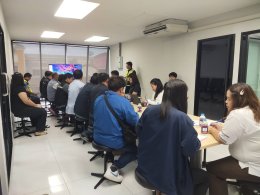 วันศุกร์ที่ 29 พฤษภาคม 2569 เวลา 10.00 น. นายเดชาธร เดชาไพศาลกิต นางนพวรรณ วรรณกายยนต์  กรรมการหอการค้า ร่วมประชุมเพื่อติดตามผลการดำเนินงานแก้ไขปัญหาน้ำท่วมขังผิวจราจร ส่งกลิ่นเหม็น และส่งผลกระทบต่อประชาชนที่อยู่บริเวณใกล้เคียง ณ ห้องประชุม สถานที่บริการท