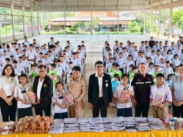 วันจันทร์ที่ 22 มิถุนายน 2569 เวลา 9.00 น. นายยุทธนา  มาตเจือ ประธานและคณะกรรมการหอการค้าจังหวัดฉะเชิงเทรา สนับสนุนและร่วมมอบอุปกรณ์การเรียน โครงการเปิดเทอมใหม่หัวใจฟูส่งน้องเรียน ปีที่ 5 ณ โรงเรียนวัดพด (เชิดอุดมรัตนราษฎร์) ตำบลบางไผ่ อำเภอเมือง จังหวัดฉ
