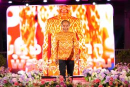 วันพฤหัสบดีที่ 6 มีนาคม 2568 เวลา 18.00 น. ดร.จิตรกร เผด็จศึก ประธานหอการค้า และนางสาวศรุตยา แก้วเมืองเพชร เลขาธิการ YEC  ร่วมเดินแบบ งานวันรวมน้ำใจแม่บ้านมหาดไทยจังหวัดฉะเชิงเทรา "บุหงาวันทาพัสตราภรณ์" ณ ศาลาจตุรมุข หน้าศาลากลางจังหวัดฉะเชิงเทร