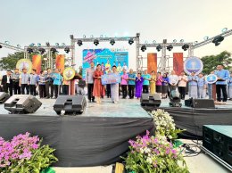 ประธานหอการค้าจังหวัดฉะเชิงเทรา และคณะกรรมการหอการค้าฯ  เข้าร่วมพิธีเปิดงานเทศกาลขนมหวาน อาหารอร่อย และของดีเมืองแปดริ้ว ครั้งที่ 17 ประจำปี 2466
