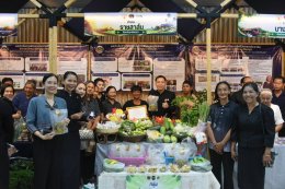 วันศุกร์ที่ 4 กันยายน 2569 นานจอมพงษ์ ชูทับทิม เลขาธิการ/รองประธาน หอการค้า ร่วมเดินทางเข้าร่วมโครงการดำเนินงานตามโครงการมหกรรมความสำเร็จการพัฒนาคุณภาพชีวิตของประชาชนประจำปีงบประมาณ พ.ศ 2569 เวลา 10.00 น. ณ สวนวิริยภูมิ ต.บางกะไห อ.เมืองฉะเชิงเทรา จังหวัด