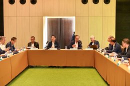 ดร.จิตรกร เผด็จศึก ประธานหอการค้ากลุ่มจังหวัดภาคตะวันออก 1 ประธานหอการค้าจังหวัดฉะเชิงเทรา และเลขาธิการหอกาค้าจังหวัด พร้อมผู้ประกอบการรุ่นใหม่ YEC หอการค้าจังหวัดฉะเชิงเทรา ร่วมประชุมคณะกรรมการหอการค้าภาคตะวันออก หอการค้าไทย ครั้งที่ 2 ระหว่างวันที่ 22-2