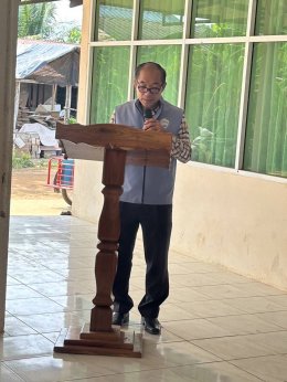 ประธานหอการค้า เลขาธิการ และคณะทำงาน ร่วมมอบพันธ์แกะ โครงการส่งเสริมการเลี้ยงแพะ-แกะเนื้อเสริมสร้างอาชีพและรายได้ในพื้นที่โครงการพัชรสุธาคชานุรักษ์