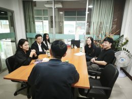 นายยุทธนา มาตเจือประธานหอการค้า และนายภูสิษฐ์ ยงศิริ  สมาชิกหอการค้า ประชุมกลุ่มย่อย ร่วมกับทางผู้แทนโรงเรียนเบญจมราชรังสฤษฏิ์ และผู้แทนสาธารณสุขจังหวัดฉะเชิงเทรา ปรึกษาพูดคุย เบื้องต้น เรื่อง โครงการตรวจสุขภาพในระบบหลักประกันสุขภาพแห่งชาติสปสช. ในวันพฤหั