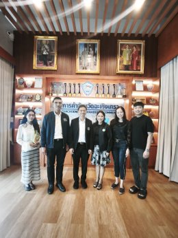 นายยุทธนา มาตเจือประธานหอการค้า และนายภูสิษฐ์ ยงศิริ  สมาชิกหอการค้า ประชุมกลุ่มย่อย ร่วมกับทางผู้แทนโรงเรียนเบญจมราชรังสฤษฏิ์ และผู้แทนสาธารณสุขจังหวัดฉะเชิงเทรา ปรึกษาพูดคุย เบื้องต้น เรื่อง โครงการตรวจสุขภาพในระบบหลักประกันสุขภาพแห่งชาติสปสช. ในวันพฤหั