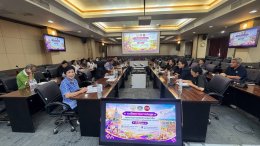 วันพุธที่ 28 ตุลาคม 2569 เวลา 13.00-16.00 น. นายจอมพงษ์ ชูทับทิม เลขาธิการ/รองประธานหอการค้า และนางนพวรรณ วรรณกายนต์ กรรมการหอการค้า ร่วมประชุมที่ปรึกษาและคณะกรรมการเครือข่ายกลุ่มอาชีพ และผู้ผลิตผู้ประกอบการหนึ่งตำบลหนึ่งผลิตภัณฑ์ ระดับจังหวัด ครั้งที่ 3/