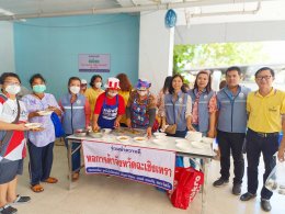 วันพฤหัสที่ 27 กรกฎาคม 2566 เวลา 11.00 น. หอการค้าจังหวัดฉะเชิงเทรา ร่วมแจกไอศกรีม ขนมบ้านอุ๋ม แด่ผู้ป่วย ญาติผู้ป่วยและประชาชน กิจกรรมทำดีเพื่อพ่อ เนื่องในโอกาสวันเฉลิมพระชนมพรรษา พระบาทสมเด็จพระเจ้าอยู่หัว 28 กรกฎาคม 2566 ณ อาคารสนับสนุน(ด้านหลัง)โรงพยา
