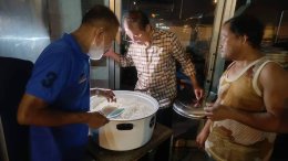 หอการค้าจังหวัดฉะเชิงเทรา จัดทำข้าวกล่อง จำนวน 1,700 กล่อง เพื่อนำไปมอบจัดเลี้ยงนักเรียนและหน่วยงานที่เข้าร่วมขบวนแห่หลวงพ่อโสธรทางบก เนื่องในพิธีเปิดงานนมัสการหลวงพ่อโสธร และงานประจำปีจังหวัดฉะเชิงเทรา เมื่อวันที่ 24 พฤศจิกายน 2566 ขอขอบคุณผู้มีจิตศรัทธา