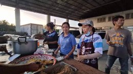 หอการค้าจังหวัดฉะเชิงเทรา จัดทำข้าวกล่อง จำนวน 1,700 กล่อง เพื่อนำไปมอบจัดเลี้ยงนักเรียนและหน่วยงานที่เข้าร่วมขบวนแห่หลวงพ่อโสธรทางบก เนื่องในพิธีเปิดงานนมัสการหลวงพ่อโสธร และงานประจำปีจังหวัดฉะเชิงเทรา เมื่อวันที่ 24 พฤศจิกายน 2566 ขอขอบคุณผู้มีจิตศรัทธา