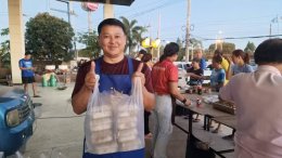 หอการค้าจังหวัดฉะเชิงเทรา จัดทำข้าวกล่อง จำนวน 1,700 กล่อง เพื่อนำไปมอบจัดเลี้ยงนักเรียนและหน่วยงานที่เข้าร่วมขบวนแห่หลวงพ่อโสธรทางบก เนื่องในพิธีเปิดงานนมัสการหลวงพ่อโสธร และงานประจำปีจังหวัดฉะเชิงเทรา เมื่อวันที่ 24 พฤศจิกายน 2566 ขอขอบคุณผู้มีจิตศรัทธา