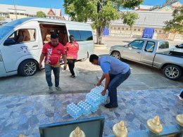 หอการค้าจังหวัดฉะเชิงเทรา มอบข้าวและอาหารกล่อง แก่ตัวแทนโรงเรียนเรียน หน่วยงาน ที่เข้าร่วมขบวนแห่หลวงพ่อโสธรทางบก เนื่องในพิธีเปิดงานนมัสการหลวงพ่อโสธร และงานประจำปีจังหวัดฉะเชิงเทรา เมื่อวันที่ 24 พฤศจิกายน 2566 รวมจำนวน 1,700 กล่อง ณ จุดมอบอาหารบริเวณศา