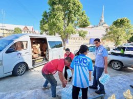 หอการค้าจังหวัดฉะเชิงเทรา มอบข้าวและอาหารกล่อง แก่ตัวแทนโรงเรียนเรียน หน่วยงาน ที่เข้าร่วมขบวนแห่หลวงพ่อโสธรทางบก เนื่องในพิธีเปิดงานนมัสการหลวงพ่อโสธร และงานประจำปีจังหวัดฉะเชิงเทรา เมื่อวันที่ 24 พฤศจิกายน 2566 รวมจำนวน 1,700 กล่อง ณ จุดมอบอาหารบริเวณศา