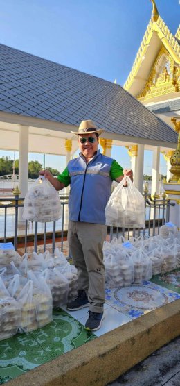 หอการค้าจังหวัดฉะเชิงเทรา มอบข้าวและอาหารกล่อง แก่ตัวแทนโรงเรียนเรียน หน่วยงาน ที่เข้าร่วมขบวนแห่หลวงพ่อโสธรทางบก เนื่องในพิธีเปิดงานนมัสการหลวงพ่อโสธร และงานประจำปีจังหวัดฉะเชิงเทรา เมื่อวันที่ 24 พฤศจิกายน 2566 รวมจำนวน 1,700 กล่อง ณ จุดมอบอาหารบริเวณศา