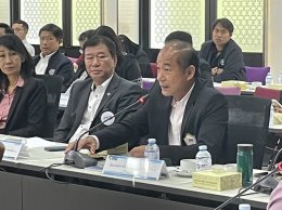 วันอังคารที่ 19 กันยายน 2566 เวลา 09.30 น. นายจิตรกร เผด็จศึก ประธานหอการค้า ร่วมประชุมคณะกรรมการร่วมภาครัฐและเอกชนเพื่อแก้ปัญหาทางเศรษฐกิจกลุ่มจังหวัดภาคตะวันออก 1 (กรอ. กลุ่มจังหวัดภาคตะวันออก 1) ครั้งที่ 6/2566 ณ ห้องประชุมสมเจตน์ สำนักงานนิคมอุตสาหกรร