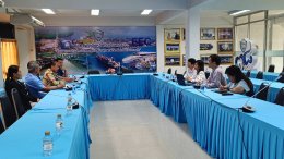 วันที่พฤหัสบดีที่ 20 กันยายน 2566 เวลา 13.30 น. ทีมงานอาจารย์คณะวิศกรรมศาสตร์มหาวิทยาลัยหอการค้าไทย มาขอเข้าพบ ประธานหอการค้า และคณะกรรมการ เพื่อประชาสัมพันธ์จัดอบรมหลักสูตรระยะสั้น ให้แก่ผู้ประกอบการ ณ ห้องประชุมสำนักงานหอการค้าจังหวัดฉะเชิงเทรา