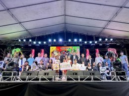 วันศุกร์ที่ 29 กันยายน 2566 เวลา 20.00 น. นายจิตรกร เผด็จศึก ประธานหอการค้าฯ นายวสันต์ ศิรินภารัตน์ รองประธาน ร่วมเป็นเกียรติในพิธีเปิดงาน เทศกาลดนตรี อาหารอร่อย และของดี ณ ลานอเนกประสงค์หน้าอาคารศูนย์การค้าโรบินสันไลฟ์สไตล์ ฉะเชิงเทรา