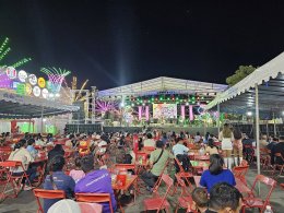 วันศุกร์ที่ 29 กันยายน 2566 เวลา 20.00 น. นายจิตรกร เผด็จศึก ประธานหอการค้าฯ นายวสันต์ ศิรินภารัตน์ รองประธาน ร่วมเป็นเกียรติในพิธีเปิดงาน เทศกาลดนตรี อาหารอร่อย และของดี ณ ลานอเนกประสงค์หน้าอาคารศูนย์การค้าโรบินสันไลฟ์สไตล์ ฉะเชิงเทรา