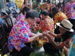 คณะหอการค้าจังหวัดฉะเชิงเทรา ร่วมพิธีรถน้ำขอพรผู้ว่าราชการจังหวัดฉะเชิงเทรา และ นายกเหล่ากาชาดจังหวัดฉะเชิงเทร