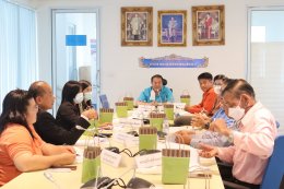 วันพฤหัสบดีที่ 5 ตุลาคม 2566 เวลา 14:00 น. นายจิตรกร เผด็จศึก ประธานหอการค้า ร่วมประชุมคณะทำงานดำเนินโครงการช่วยเหลือเกษตรกรผู้เลี้ยงกุ้งจังหวัด ฉะเชิงเทรา ณ ห้องประชุมนนทรีชั้น 1 สำนักงานพาณิชย์จังหวัดฉะเชิงเทรา