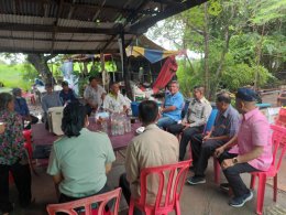 วันที่ 5 ตุลาคม 2566 นายจอมพงษ์ ชูทับทิมเลขาธิการหอการค้า ลงพื้นที่ แนะนำการเลี้ยงไก่ไข่เพื่อเพิ่มรายได้ หาแนวทางการหาตลาดการค้าขายไข่ไก่ และแนะนำการจัดตั้งวิสาหกิจชุมชน แก่องค์กรทหารผ่านศึก ตำบลบางเกลือ อำเภอบางปะกง จังหวัดฉะเชิงเทรา