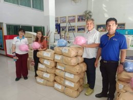หอการค้าจังหวัดฉะเชิงเทรา สนับสนุนของขวัญวันเด็ก ประจำปี 2567 (กระปุกออมสินช้าง) ให้กับโรงเรียนต่างๆ ในจังหวัดฉะเชิงเทรา เพื่อนำไปจัดกิจกรรมวันเด็กของแต่ละโรงเรียน เมื่อวันพฤหัสบดีที่ 11 มกราคม 2567 ณ อาคารหอการค้าจังหวัดฉะเชิงเทรา