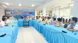 เมื่อวันพุธที่ 21 กุมภาพันธ์ 2567 เวลา 15.00 น. ณ ห้องประชุมอาคารหอการค้าจังหวัดฉะเชิงเทรา คุณมอส ปฏิภาณ ดารานักแสดง พร้อมทีมงาน เข้าพบ นายจิตรกร เผด็จศึก ประธานและคณะกรรมการหอการค้าจังหวัดฉะเชิงเทรา เพื่อประชาสัมพันธ์แนะนำ “บ้านขจรจิต” ซึ่งเป็นบ้านของตนเ