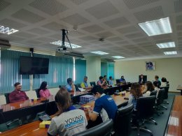 มูลนิธิสานสัมพันธ์ ร่วมกับ หอการค้าจังหวัดฉะเชิงเทรา และผู้ประกอบการรุ่นใหม่ YEC หอการค้าจังหวัดฉะเชิงเทรา มอบทุนการศึกษาให้กับนักศึกษามหาวิทยาลัยราชภัฏราชนครินทร์ที่ขาดแคลนทุนทรัพย์เพื่อการศึกษา จำนวนเงิน 80,000 บาท เมื่อวันอาทิตย์ที่ 10 ธันวาคม 2566 เวล