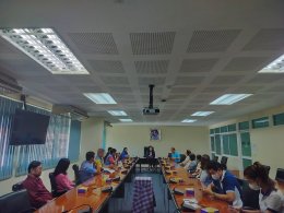 มูลนิธิสานสัมพันธ์ ร่วมกับ หอการค้าจังหวัดฉะเชิงเทรา และผู้ประกอบการรุ่นใหม่ YEC หอการค้าจังหวัดฉะเชิงเทรา มอบทุนการศึกษาให้กับนักศึกษามหาวิทยาลัยราชภัฏราชนครินทร์ที่ขาดแคลนทุนทรัพย์เพื่อการศึกษา จำนวนเงิน 80,000 บาท เมื่อวันอาทิตย์ที่ 10 ธันวาคม 2566 เวล