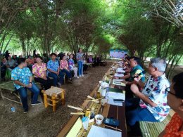 นายจอมพงษ์ ชูทับทิม เลขาธิการหอการค้าร่วมลงพื้นที่เพื่อคัดเรียกหมู่บ้านต้นแบบหมู่บ้านต้นแบบการน้อมนำแนวพระราชดำริไปประยุกต์ใช้ตามโครงการ 9 ,10 ปฏิบัติบูชา สืบสาน รักษา ต่อยอด เพื่อพัฒนาชุมชนประจำปี 2567ในวันพุธที่ 27 มีนาคม 2567 เวลา 09.00 น ณ วิสาหกิจชุม