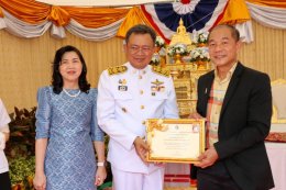 ดร.จิตรกร เผด็จศึก ประธานหอกการค้าจังหวัดฉะเชิงเทรา และคณะกรรมการ ร่วมพิธี "รับมอบรถบริจาคโลหิตเคลื่อนที่พร้อมครุภัณฑ์การแพทย์แบบชั้นเดียว" เมื่อวันอังคารที่ 21 พฤษภาคม 2567 เวลา 16.00  16.30 น. ณ ลานจอดรถอาคารศูนย์แพทยศาสตรศึกษาชั้นคลินิก โรงพย