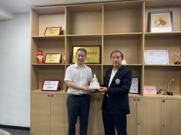 ดร.จิตรกร เผด็จศึก ประธานหอการค้าจังหวัดฉะเชิงเทรา ศึกษาดูงาน โรงงานการผลิตรถไฟฟ้าด้วยนวัตกรรมสมัยใหม่ในเมืองกวางโจว สาธารณรัฐประชาชนจีน เพื่อนำมาใช้ในการพัฒนาการแปรงรถสันดาป เป็นรถใช้พลังงานไฟฟ้าในประเทศไทย เมื่อวันที่ 8 พฤษภาคม 2567