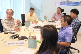 วันพฤหัสบดีที่ 11 มกราคม 2567 เวลา 14:00 น นายจิตรกร เผด็จศึก ประธาน ร่วมประชุมคณะทำงานดำเนินโครงการช่วยเหลือเกษตรกรผู้เลี้ยงกุ้งจังหวัดฉะเชิงเทรา ณ ห้องประชุมนนทรีชั้น 1 สำนักงานพาณิชย์จังหวัดฉะเชิงเทรา