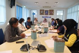 วันพฤหัสบดีที่ 11 มกราคม 2567 เวลา 14:00 น นายจิตรกร เผด็จศึก ประธาน ร่วมประชุมคณะทำงานดำเนินโครงการช่วยเหลือเกษตรกรผู้เลี้ยงกุ้งจังหวัดฉะเชิงเทรา ณ ห้องประชุมนนทรีชั้น 1 สำนักงานพาณิชย์จังหวัดฉะเชิงเทรา