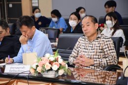 วันศุกร์ที่ 12 มกราคม 2567 เวลา 9:00 น - 12:00 น นายจิตรกร เผด็จศึก ประธานหอการค้าฯ ร่วมประชุมหารือการนำสินค้าเกษตรและผลิตภัณฑ์ชุมชนจำหน่ายในห้างสรรพสินค้าเดอะมอลล์ ณ ห้องประชุมเจ้าเสวย อาคารราชนครินทร์ชั้น 4 มหาวิทยาลัยราชภัฏราชนครินทร์ ตำบลหน้าเมือง อำเ