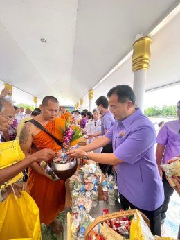 ดร.จิตรกร เผด็จศึก ประธานหอการค้าจังหวัดฉะเชิงเทรา พร้อมคณะ ร่วมกิจกรรมเฉลิมพระเกียรติสมเด็จพระนางเจ้าฯ พระบรมราชินี เนื่องในโอกาสวันเฉลิมพระชนมพรรษา 3 มิถุนายน 2567  เริ่มเวลา 7.30 น. พิธีทำบุญตักบาตร พิธีปล่อยพันธุ์สัตว์น้ำ และพิธีไถ่ชีวิตโคกระบือเพื่อถ