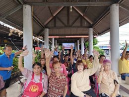 วันจันทร์ที่ 24 มิถุนายน 2567 เวลา 09.00 น. นายจิตรกร เผด็จศึก ประธาน และคณะกรรมการหอการค้า ร่วมประชุมรับฟังความคิดเห็นผู้ประกอบการ ห้างร้าน และผู้อยู่อาศัยบริเวณใกล้เคียงพื้นที่โครงการจัดตั้งศูนย์จำหน่ายสินค้าเกษตรปลอดภัยจังหวัดฉะเชิงเทรา บริเวณด้านข้างส