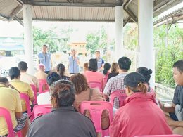 วันจันทร์ที่ 24 มิถุนายน 2567 เวลา 09.00 น. นายจิตรกร เผด็จศึก ประธาน และคณะกรรมการหอการค้า ร่วมประชุมรับฟังความคิดเห็นผู้ประกอบการ ห้างร้าน และผู้อยู่อาศัยบริเวณใกล้เคียงพื้นที่โครงการจัดตั้งศูนย์จำหน่ายสินค้าเกษตรปลอดภัยจังหวัดฉะเชิงเทรา บริเวณด้านข้างส