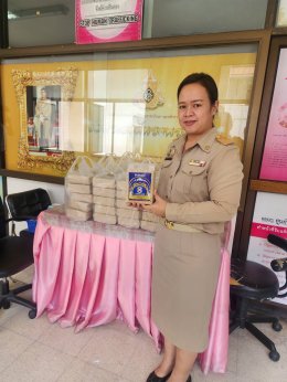 หอการค้าจังหวัดฉะเชิงเทรา โดย ดร. จิตรกร เผด็จศึก ประธานหอการค้าฯ ร่วมสนับสนุนข้าวไรซ์เบอรี่ จำนวน 81 ชุด ในกิจกรรมโครงการ บวร บูรณาการบทบาทเกื้อหนุนกลุ่มเปราะบางเพื่อการพัฒนาคุณภาพชีวิตอย่างยั่งยืน กิจกรรมเยี่ยมบ้านผู้สูงอายุ 100 ปี เพื่อเฉลิมพระเกียรติพ