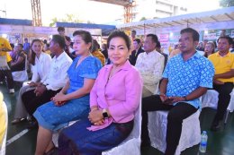 ดร.จิตรกร เผด็จศึก ประธานหอการค้าจังหวัดฉะเชิงเทรา ขึ้นร่วม เสวนา หัวข้อ สู้ แก้จน ตามหลักปรัชญาเศรษฐกิจพอเพียง ในโครงการมหกรรมความสำเร็จการขจัดความยากจนและพัฒนาคนทุกช่วงวัยอย่างยั่งยืนตามหลักปรัชญาของเศรษฐกิจพอเพียง  พร้อมรับประกาศณียบัตรผู้ให้การสนับสนุ