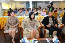 วันอังคารที่ 19 มีนาคม 2567 เวลา 13.30 น. นายจิตรกร เผด็จศึก ประธานหอการค้าฯ ร่วมบันทึกข้อตกลงความร่วมมือในการพัฒนาฝีมือแรงงาน ระหว่าง สถาบันพัฒนาฝีมือแรงงาน 29 ฉะเชิงเทรา กับมหาวิทยาลัยราชภัฏราชนครินทร์ สถาบันการศึกษาระดับอาชีวศึกษาจังหวัดฉะเชิงเทรา สภาอ