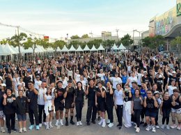 วันอังคารที่ 23 มิถุนายน 2569 เวลา 17.30 น. นายยุทธนา มาตเจือ ประธานหอการค้า พร้อมด้วย คณะกรรมการ ร่วมกิจกรรม 8 Riew Aerobic Dance Move Togetherโดยมี นายประสิทธิ์ อินทโชติ รองผู้ว่าราชการจังหวัดฉะเชิงเทรา เป็นประธานเปิดกิจกรรม พร้อมด้วย หัวหน้าส่วนราชการ 